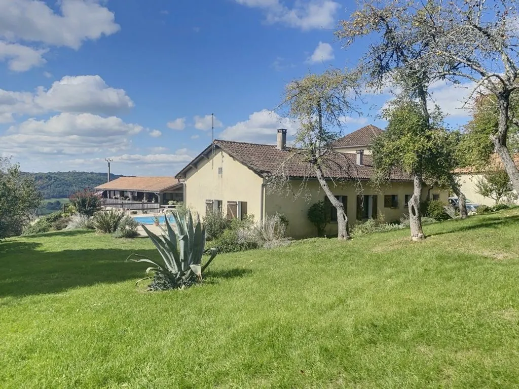 Aed - Luxury House with Pool in Grun-Bordas