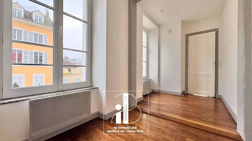 Pièces - Appartement Duplex avec Cour Privative à Fontainebleau