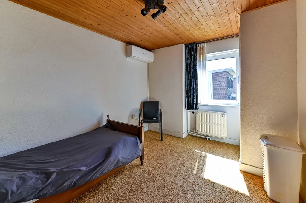 Chambres - Free-Standing Business House with Workshop in Venlo