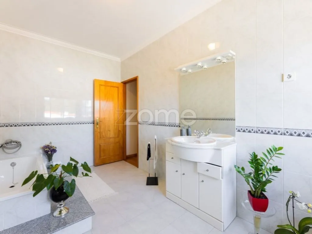 Vannitoad - Luxury House with Garden in Vimieiro, Braga