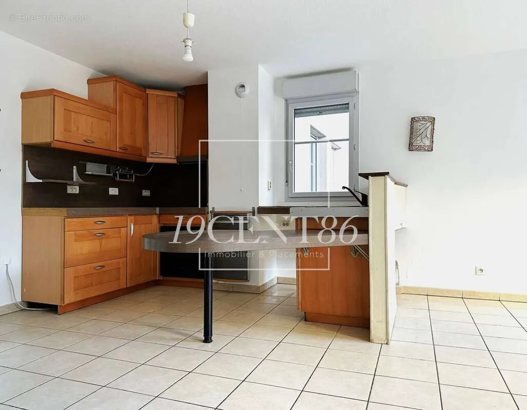 Kitchen - 3-Bedroom Apartment with Terrace in Lyon 7