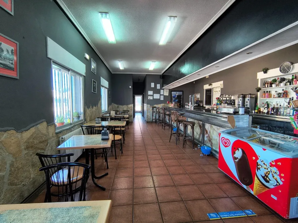 Rooms - Dual Chalets with Commercial Potential in Trijueque