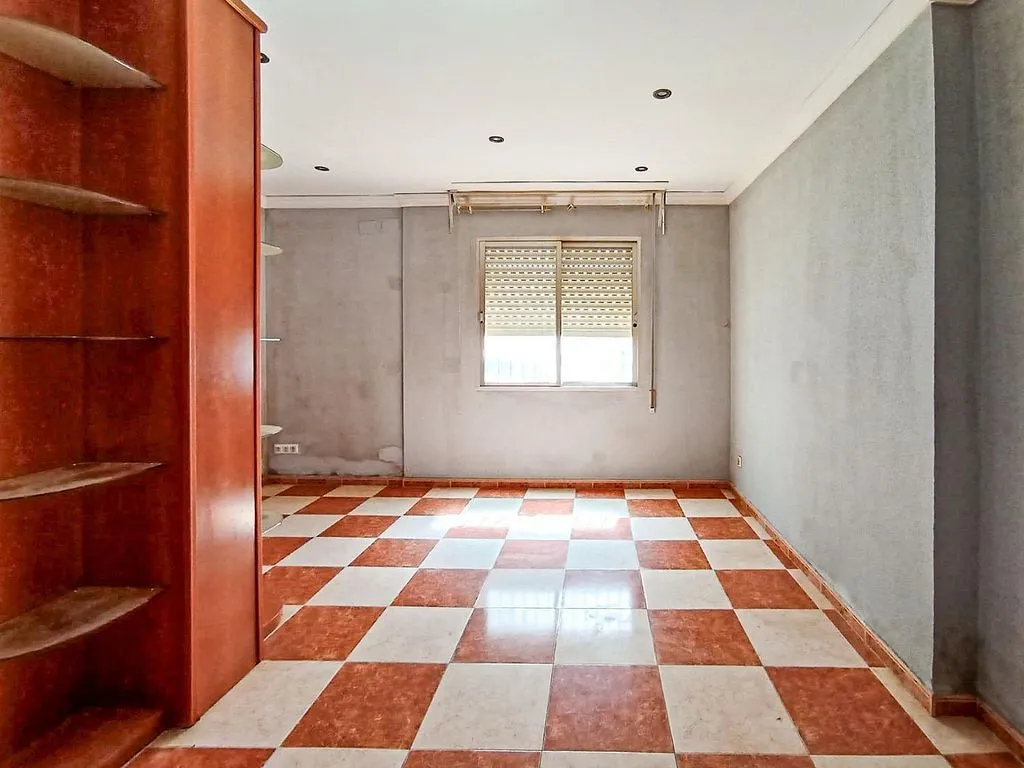 Toad - Ground Floor Flat for Renovation in Almoines