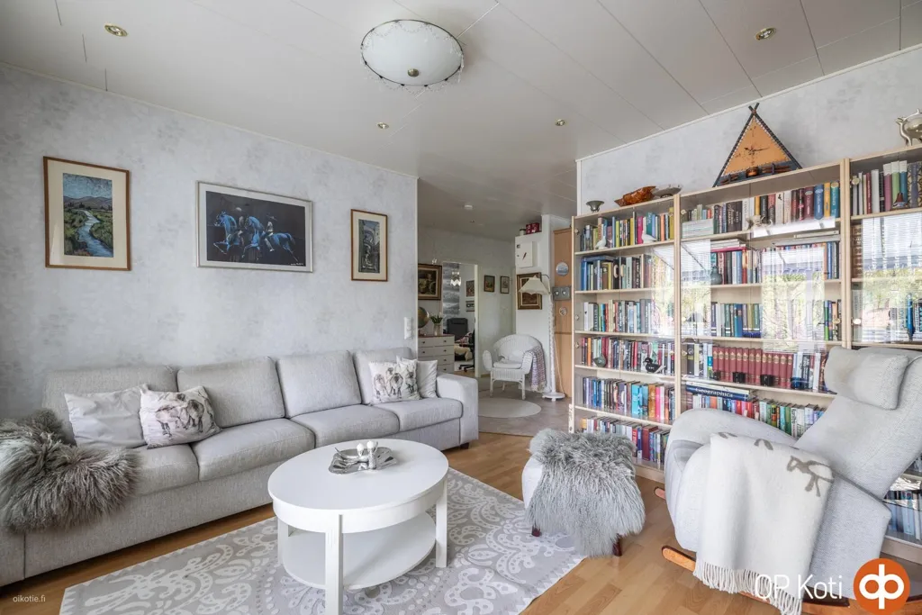 Séjour - Detached House with Sauna on Large Plot in Suburb