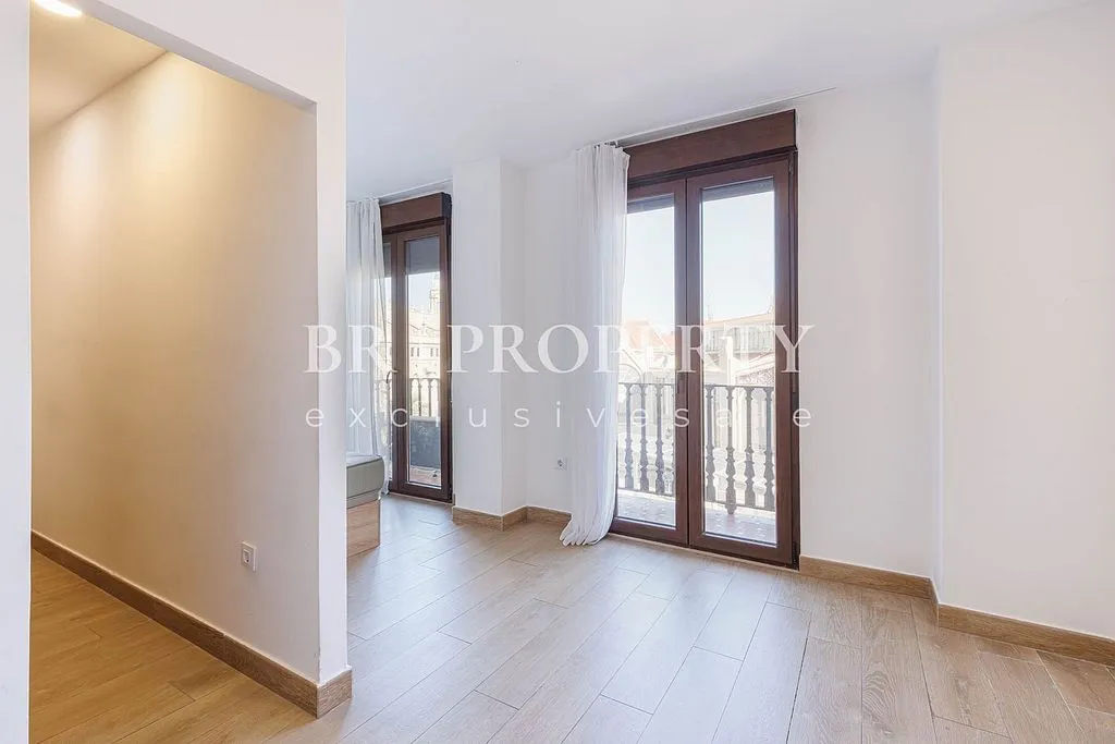 Chambres - Apartment with Balcony and A/C in El Mercat, Valencia