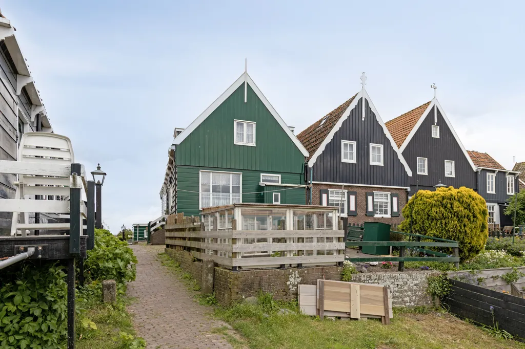 2 magamistoaga maja asukohas Marken