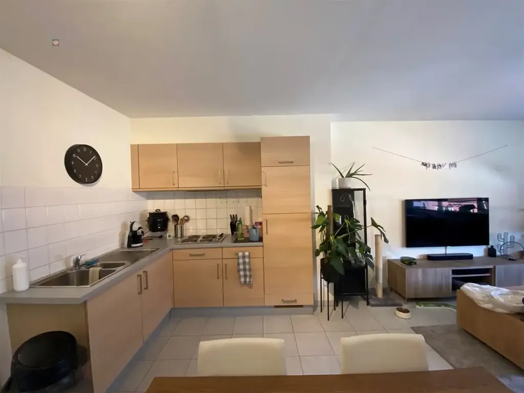 Cuisine - Appartement avec Terrasse et Cuisine Équipée à Proximité des Commodités