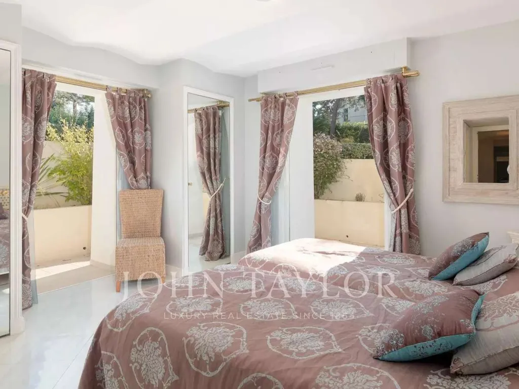 Bedrooms - 1930s Residence with Sea View in Cap d’Antibes