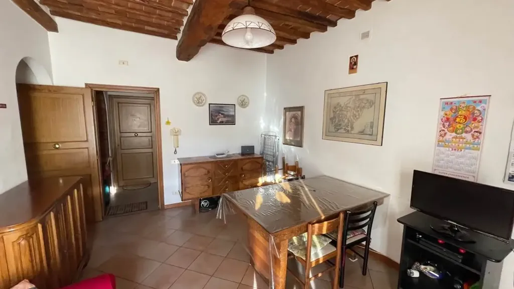 Salle à manger - Quadrilocale with High Ceilings near Siena Centre