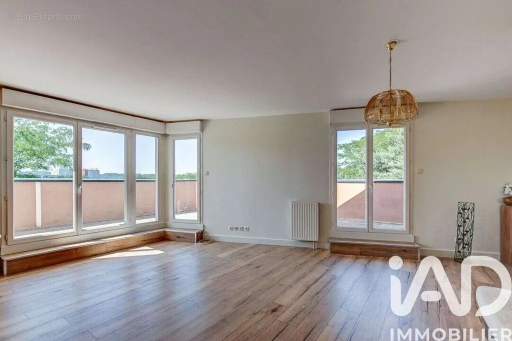 Soggiorno - 4-Piece Flat with West Terrace in Provinces Centre