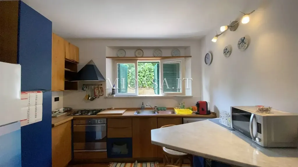 Cuisine - Trilocale with Garden in Pisa