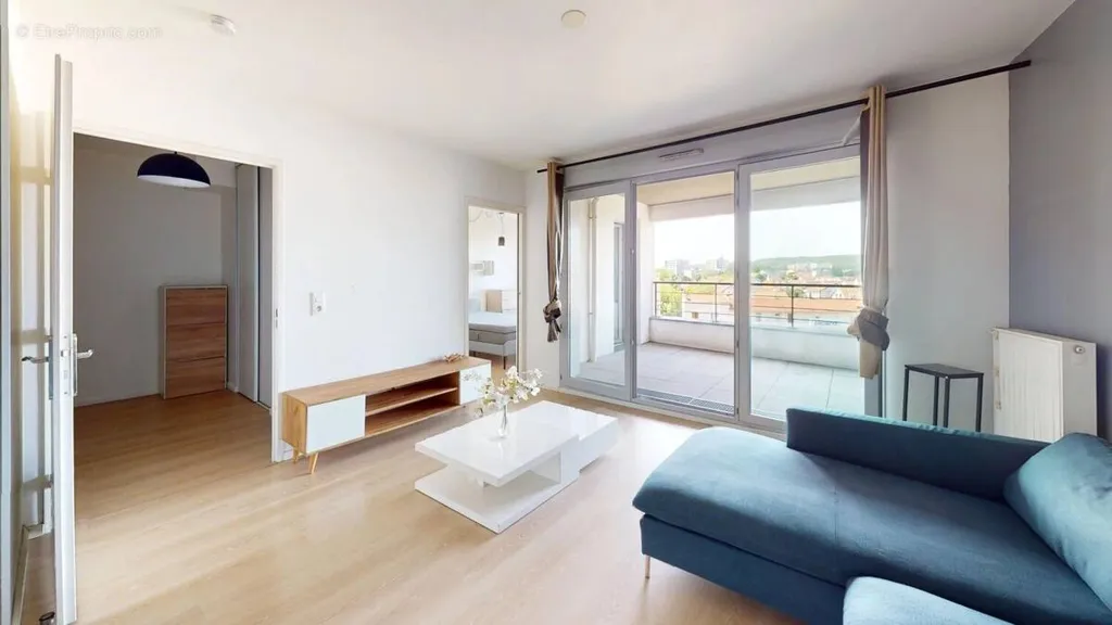 Séjour - Appartement 2 Pièces avec Loggia à Chelles