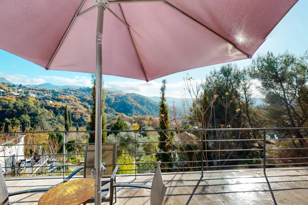 Villa avec Piscine et Vue Panoramique à Contes