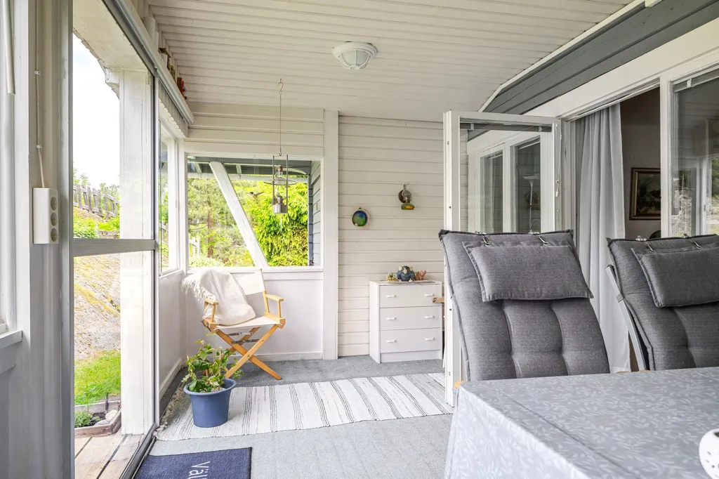 Terrass - Cottage with Garden and Sea View in Uttervik