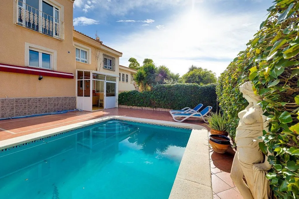 Bassein - Chalet with Pool and Terrace in El Chaparral
