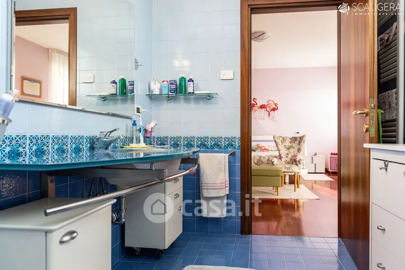 Salles de bain - Minimalist Villa with Private Garden in Legnago