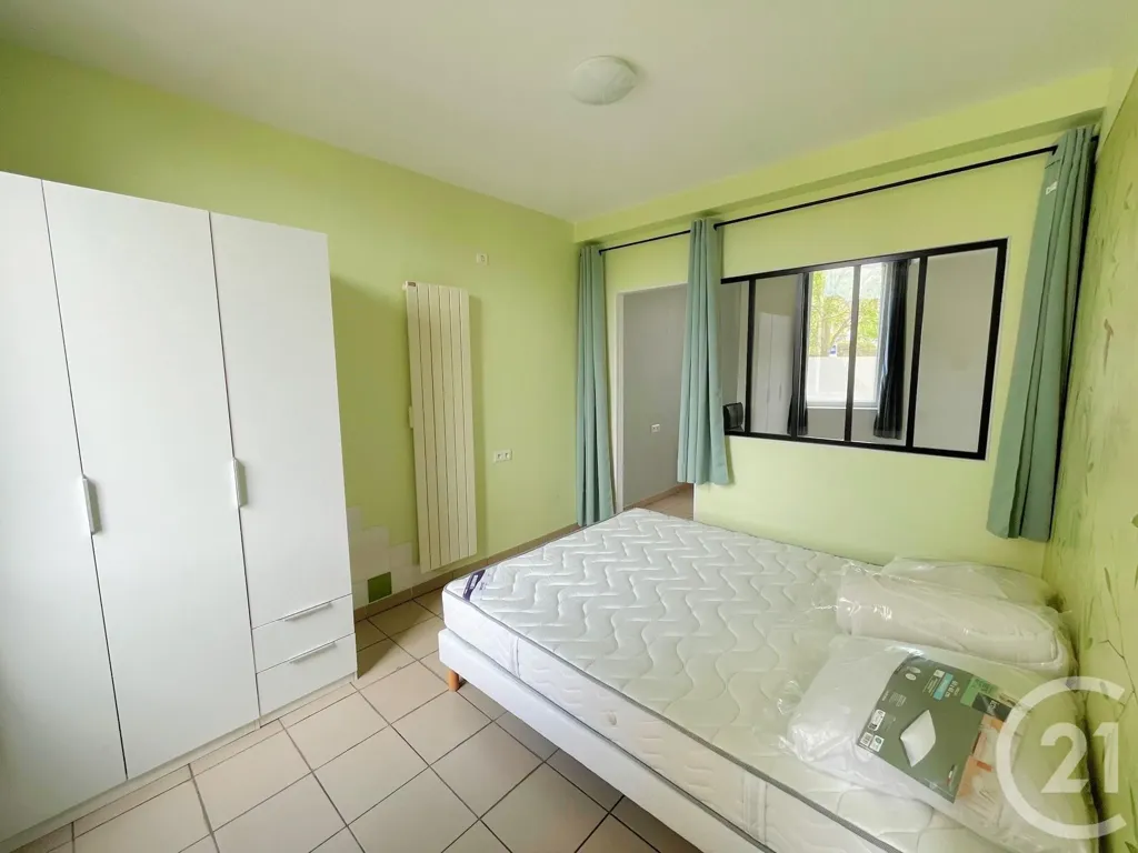Chambres - Appartement Meublé en Centre Ville à Épernon