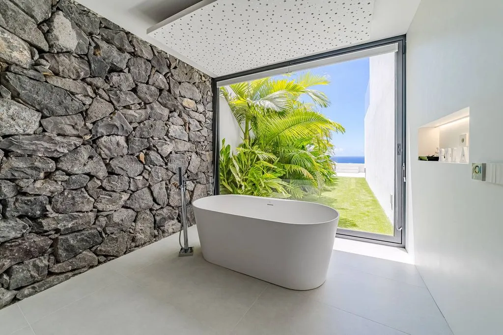 Salles de bain - Contemporary Villa with Sea Views in Santa Cruz