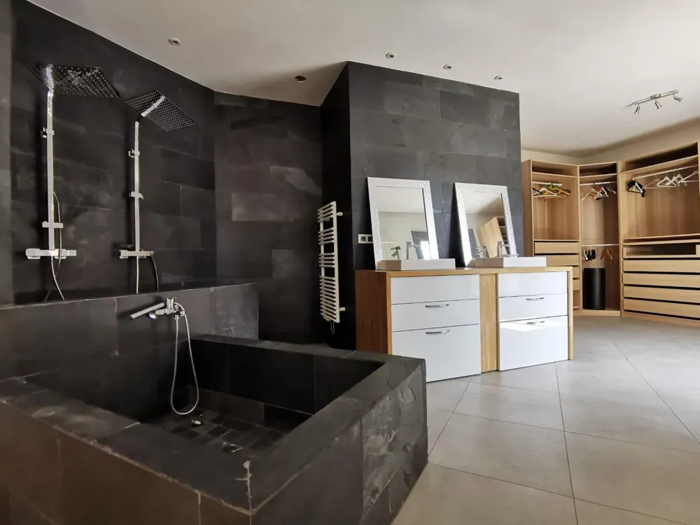 Vannitoad - City House with Pool in Aubenas