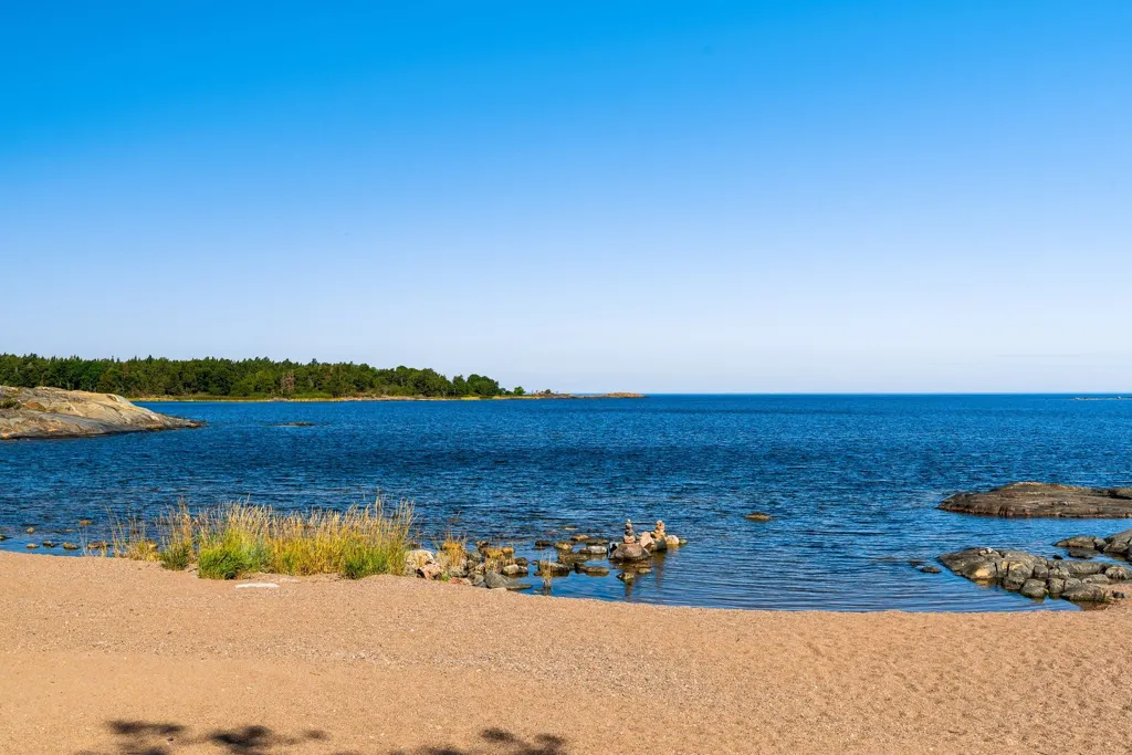 Large Plot with Sea Access in Utanå