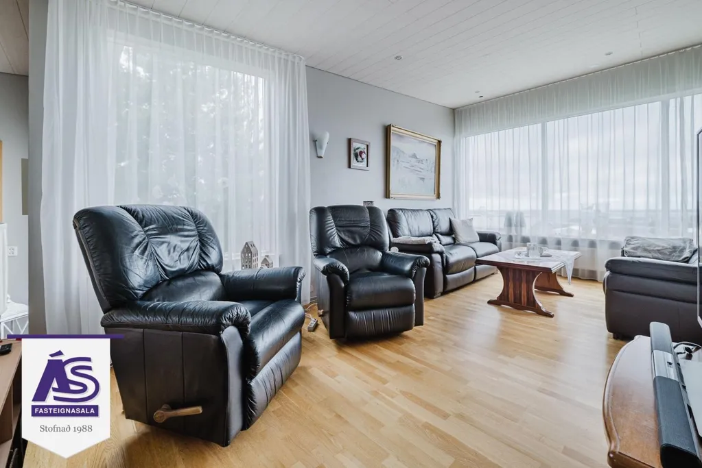Soggiorno - House with Garden and Pool in Hafnarfjörður