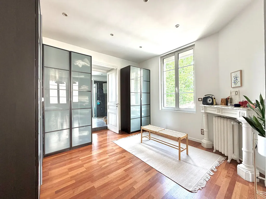 Elutuba - Eiffel-Style House with Pool in Prestigious Area