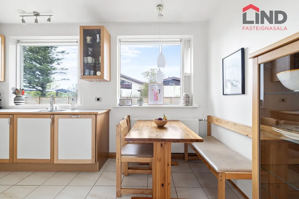 Cuisine - Single-Floor House with Garden in Garðabær
