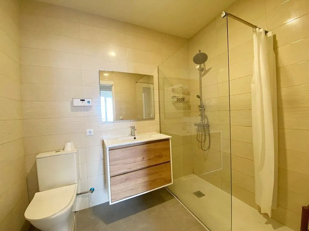 Bagni - Reformed Flat with Large Windows in Urkizu