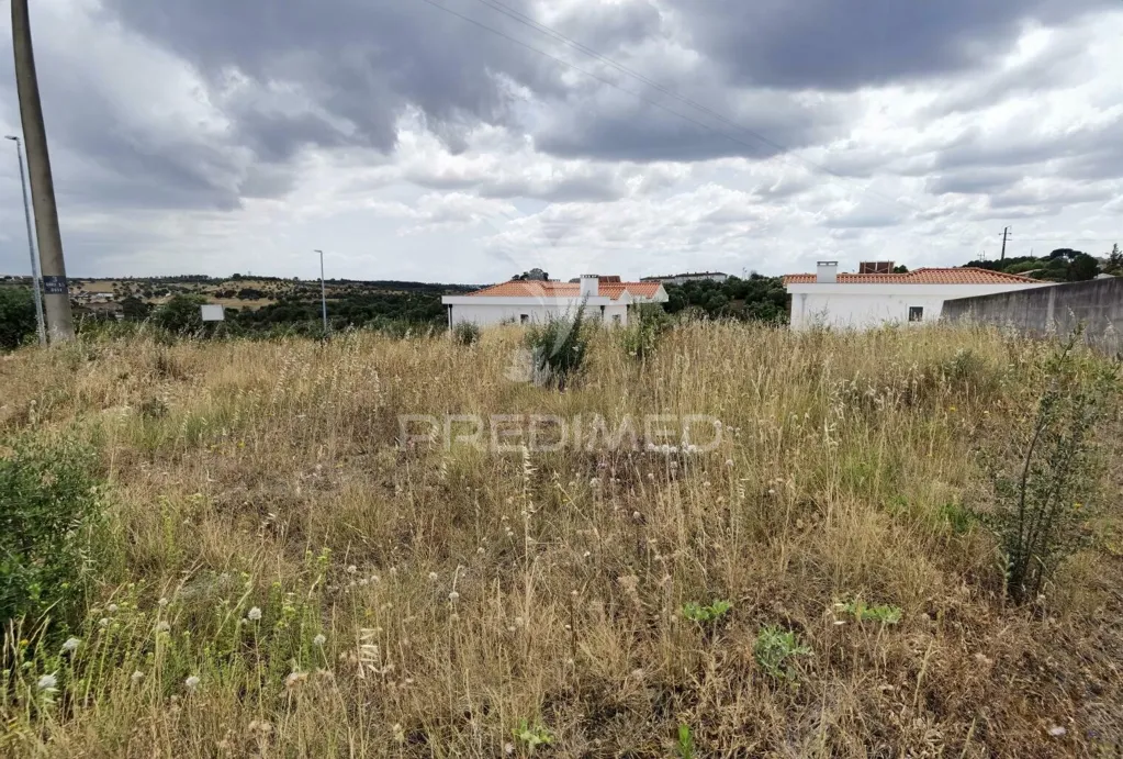 Giardino - Urban Plot with Utilities in Alcanena