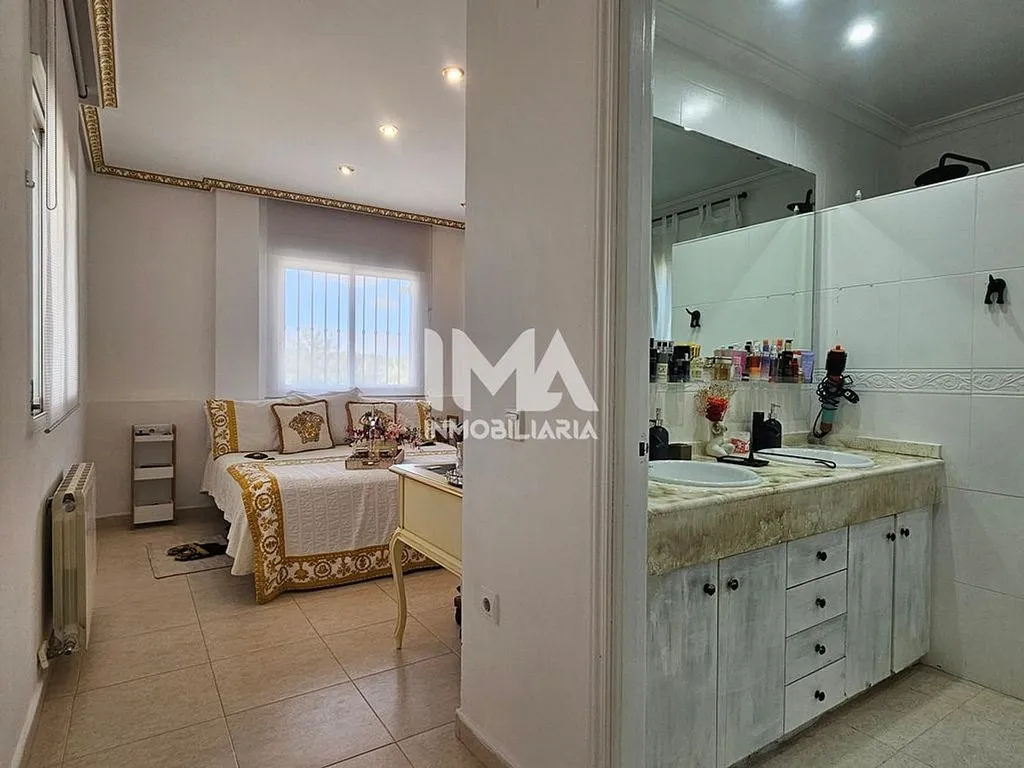 Bathrooms - Chalet with Pool and Terrace in Montepilar
