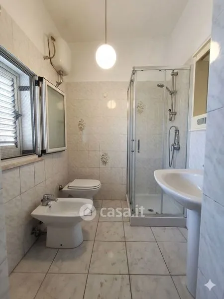 Salles de bain - Three-Bedroom Property with Terrace in Silanus