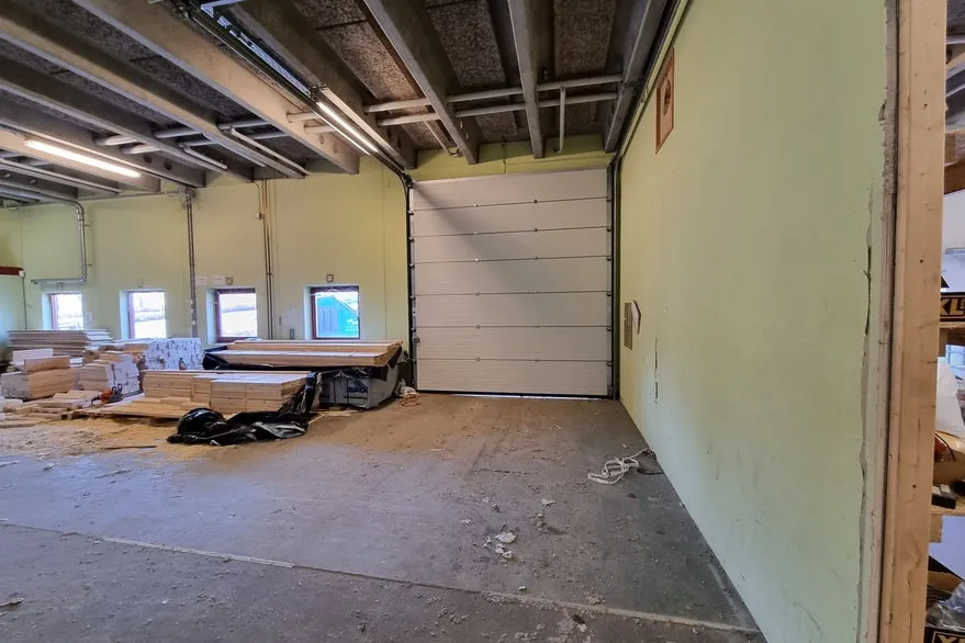 Garage - Warehouse with Office Space in Lille