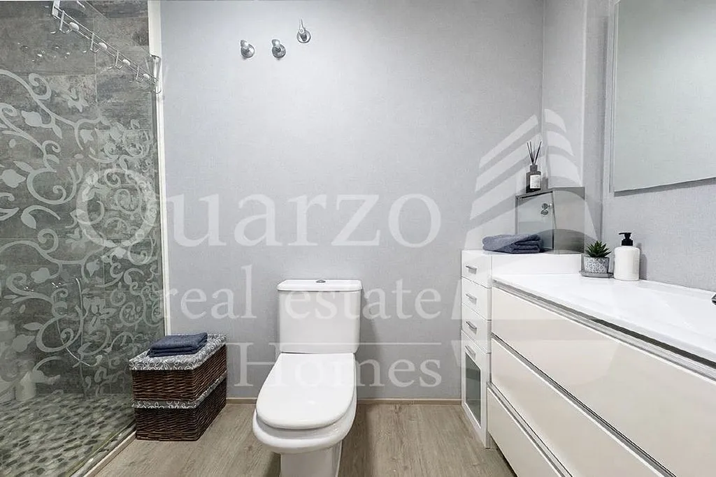 Bathrooms - Apartment with Terrace in Daimús