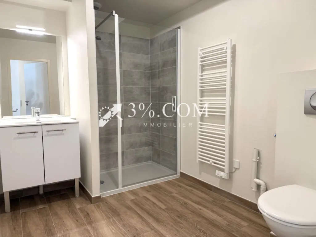 Salles de bain - Appartement T1 avec Parking à Royan Pontaillac