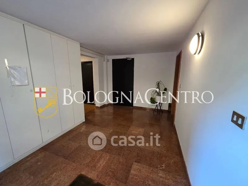 Esik - Studio Flat with Private Garden in Bologna