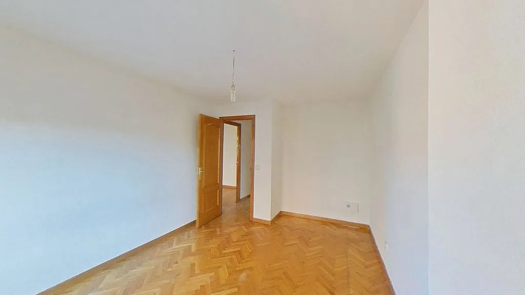 Pièces - 2-Bedroom Flat with Metro Access in Numancia