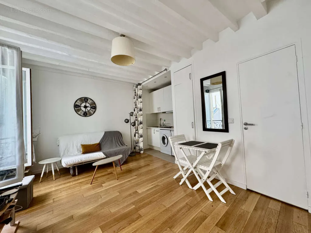Living Room - Studio with Courtyard View in Paris 6th