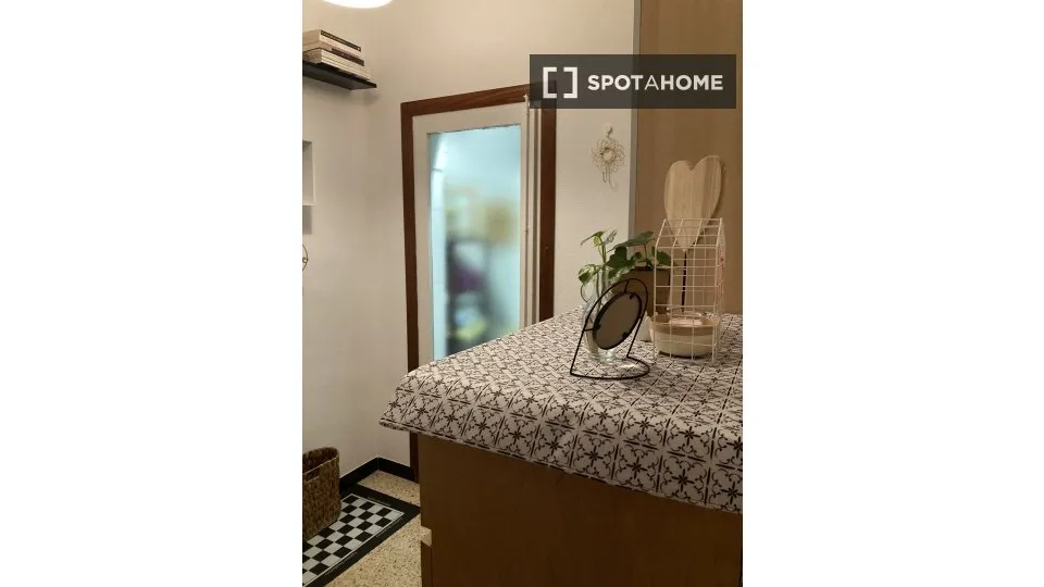 Salles de bain - Shared Flat with Balcony in El Poble Sec, Barcelona