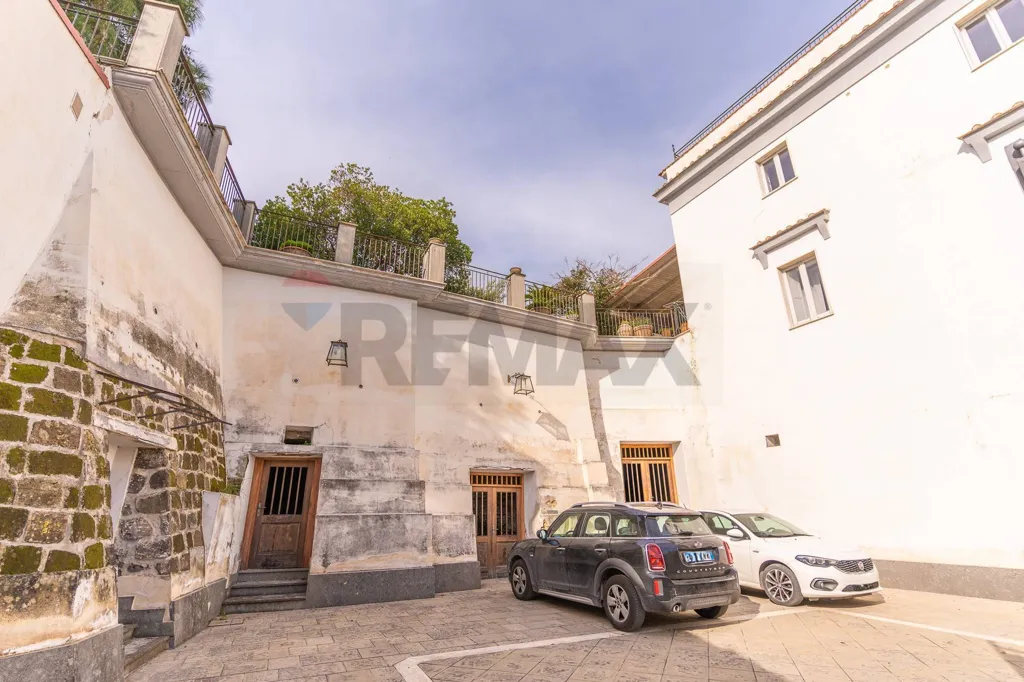 Aed - Historic Villa with Garden in San Castrese