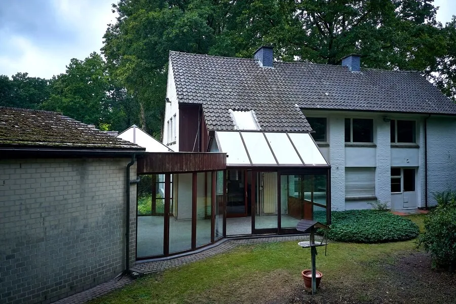 Extérieur - Villa des Années 60 sur un Grand Parc à Proximité de la Côte