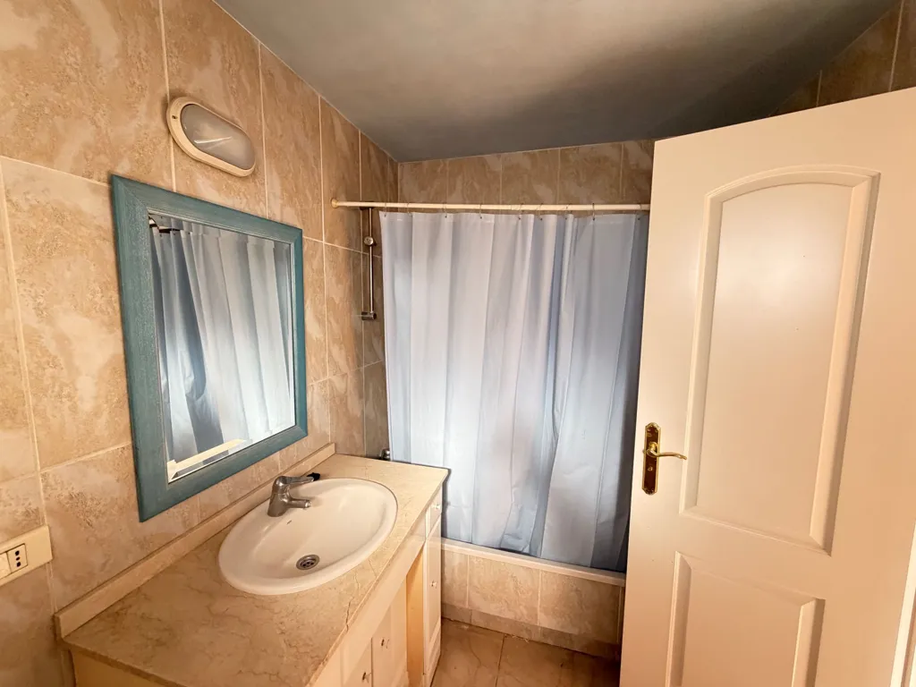 Vannitoad - Renovated Apartment with Pool View in Las Arenas