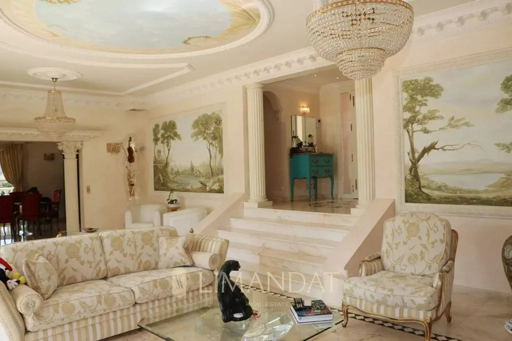 Séjour - Villa à Rénover avec Vue Mer à Ramatuelle