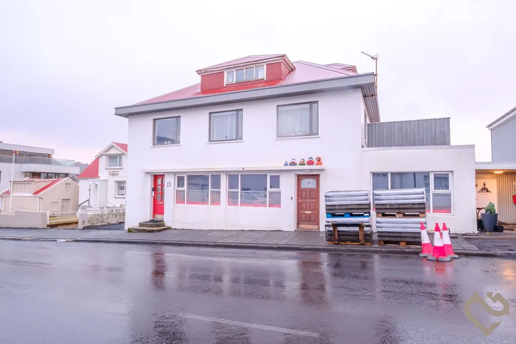 Välivaade - Stein House with Sea View in Vestmannaeyjar