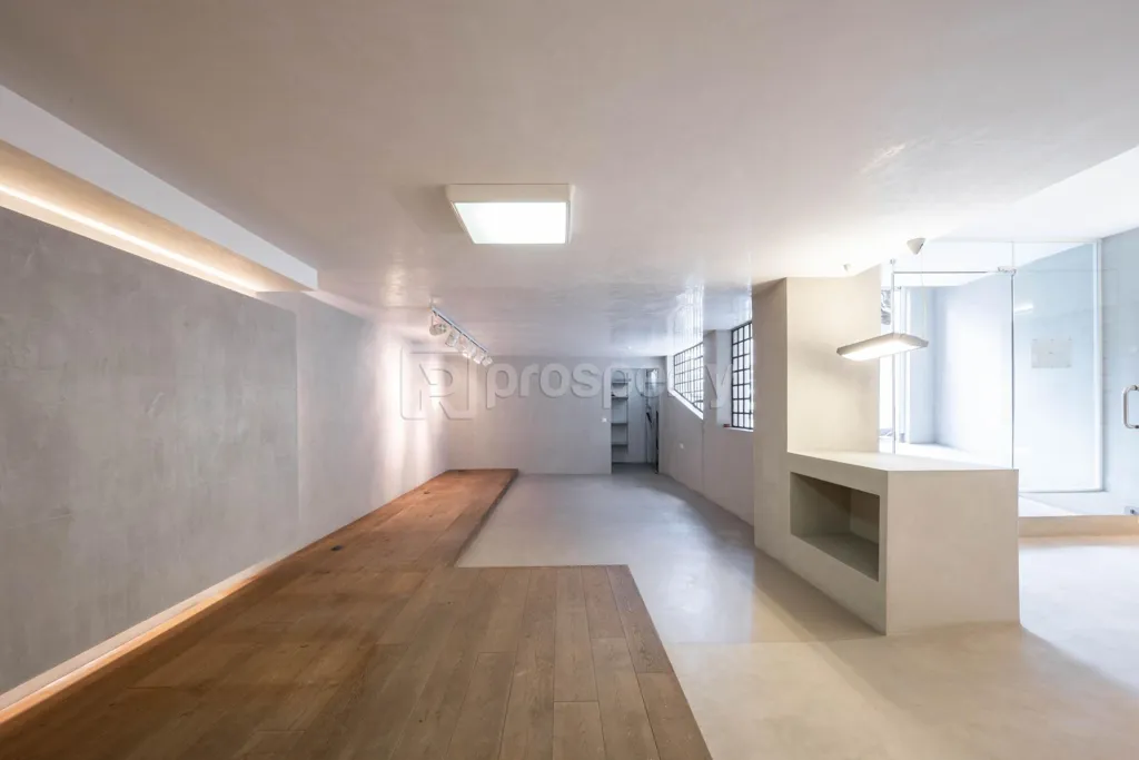 Entrée - Commercial Building with Parking in Chalandri
