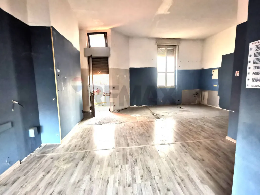 Pièces - Office Space near Autostrada, Busto Arsizio