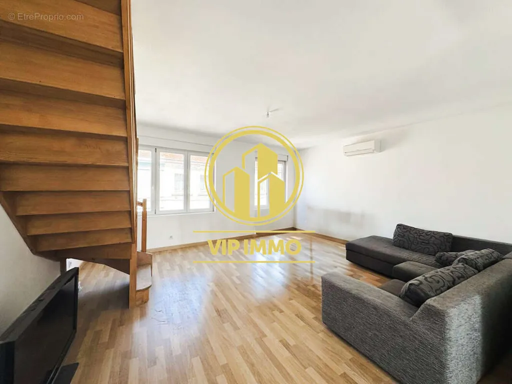 Living Room - Duplex Apartment with City Centre Proximity in Lille