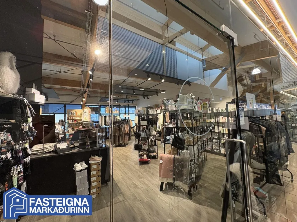 Rooms - Fashion Retail Unit in Borganes