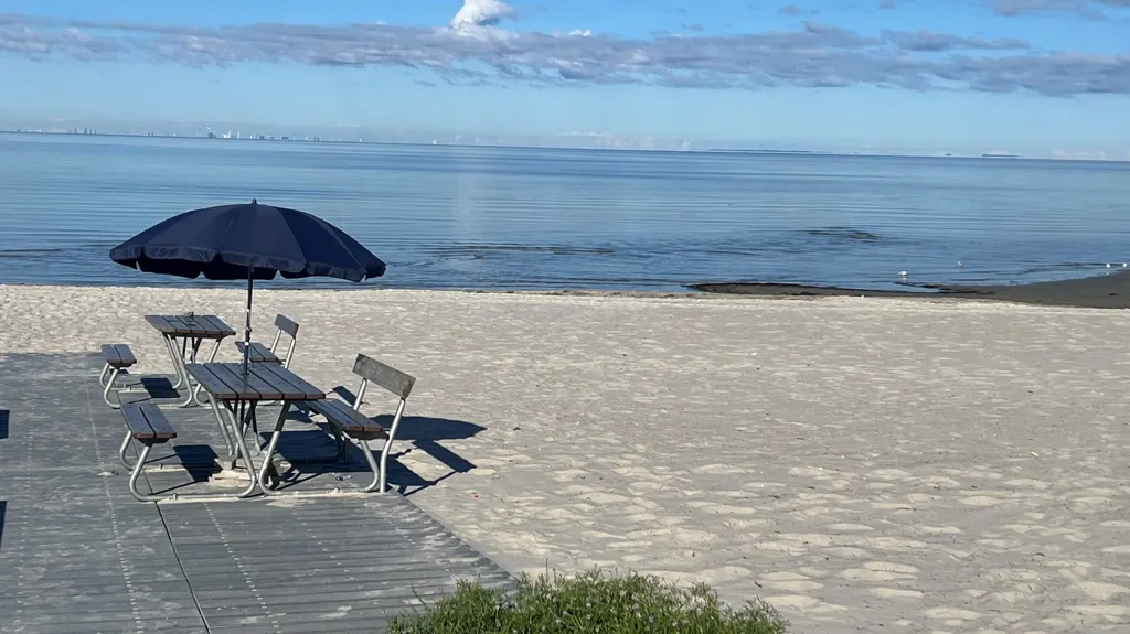 Seaside Townhouse with Garden in Strandstaden
