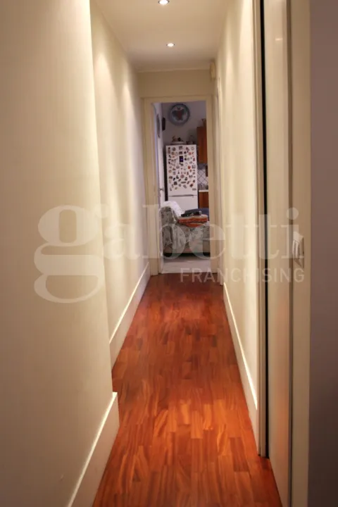 Esik - Refurbished Triplex with Balcony in Catania