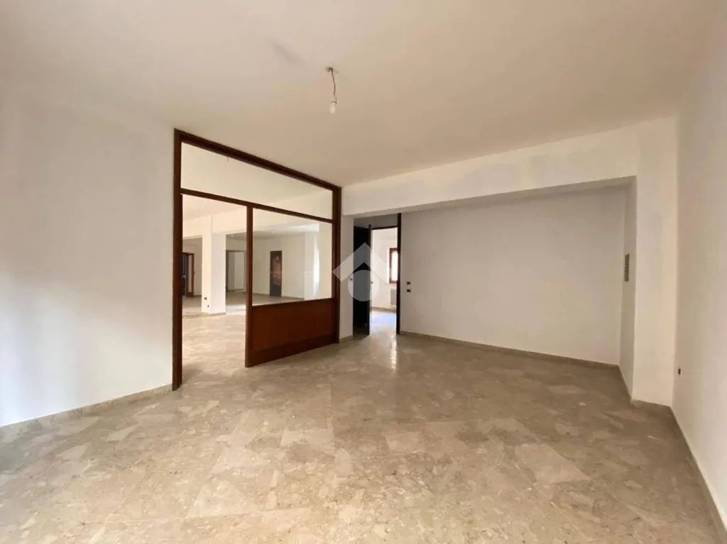 Toad - Office Space with Balcony in Marsala